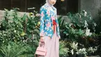 Ansellma Putri, alumnus SMA Taruna Bakti Bandung yang baru lulus 2020 ini penampilannya selalu curi perhatian. Seperti saat ia tampil memesona dengan memakai hijab dan berkebaya. Dengan kebaya, penampilan Ansellma Putri semakin memesona para penggemarnya. (Liputan6.com/IG/@ansellmaputri)