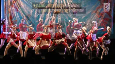 Peserta menunjukkan tariannya saat kompetisi Namarina bertajuk 'Internal Jazz dance Competition 2018' di Jakarta, Minggu (6/5). Lomba ini terbagi atas kategori solo dan grup. (Liputan6.com/Herman Zakharia)