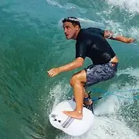 Hamish Daud senang berselancar (Instagram/hamishdw)