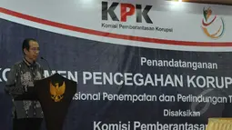 Wakil Ketua KPK Zulkarnain berpidato saat menghadiri pendatanganan kerjasama memberantas korupsi dengan BNP2TKI, Jakarta, Kamis (19/3/2015). (Liputan6.com/Herman Zakharia)
