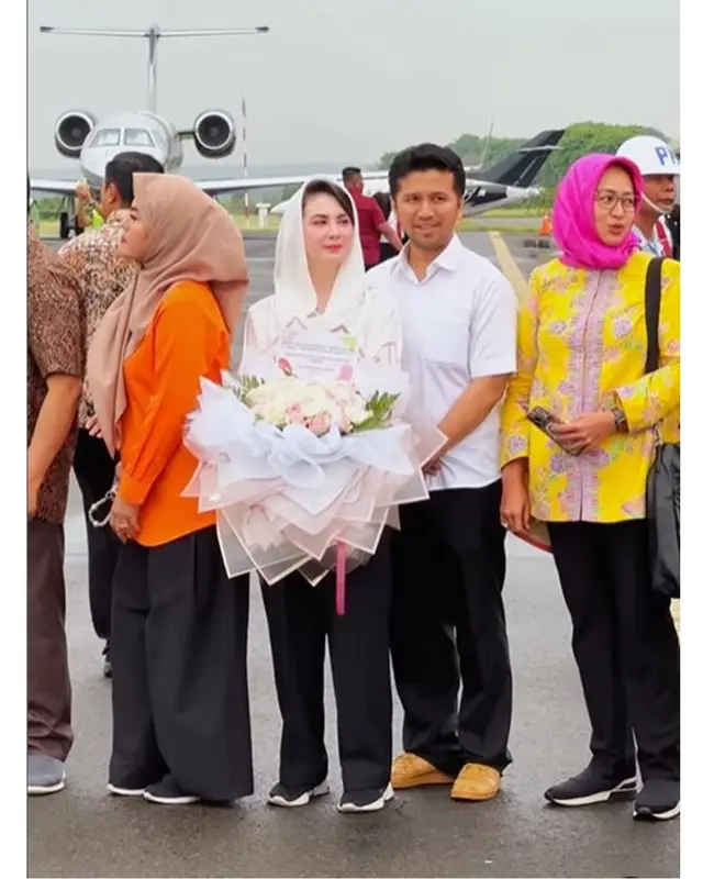 7 Momen Arumi Bachsin dan Emil Dardak sambut Jokowi di Solo usai purnatugas, berlangsung haru
