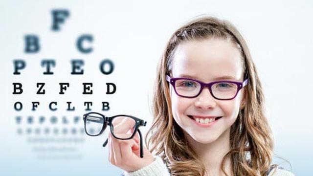Pentingkah Anak Memakai Kacamata untuk Rabun Jauh?