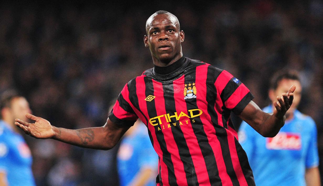 Mario Balotelli -  Striker nyentrik Adana Demispor klub asal Turki ini bisa kembali ke Premier League dalam waktu dekat. Menurut laporan, Newcastle mengincar Balotelli. (AFP/Alberto Pizzoli)
