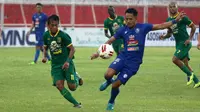 Persebaya Surabaya mengalahkan Arema FC pada semifinal Piala Gubernur Jatim 2020 di Stadion Soepriadi, Kota Blitar, Selasa (18/2/2020) sore. (Bola.com/Aditya Wany)
