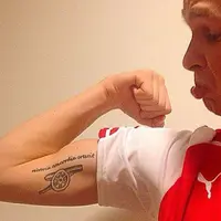 The Gooners, sapaan pecinta Arsenal mengabadikan nama klub sepakbola favorit mereka di tubuh.