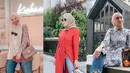 Mulai dari Zaskia Sungkar hingga Citra Kirana, berikut padu padan tunik dan celana jeans ala seleb yang bisa dijadikan inspirasi (Instagram).