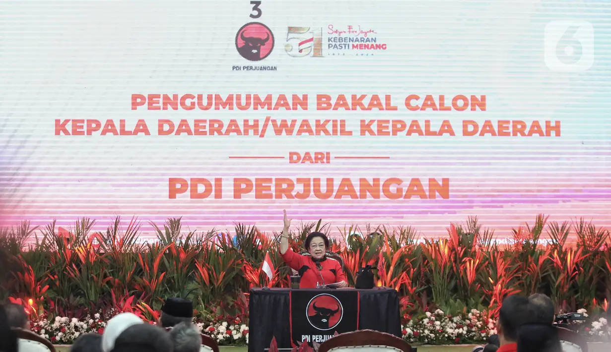 Ketua Umum PDIP, Megawati Soekarnoputri saat memberi arahan pada acara surat rekomendasi partai di kantor Dewan Pimpinan Pusat (DPP) PDI Perjuangan, Jakarta, Senin (26/8/2024). (Liputan6.com/Angga Yuniar)