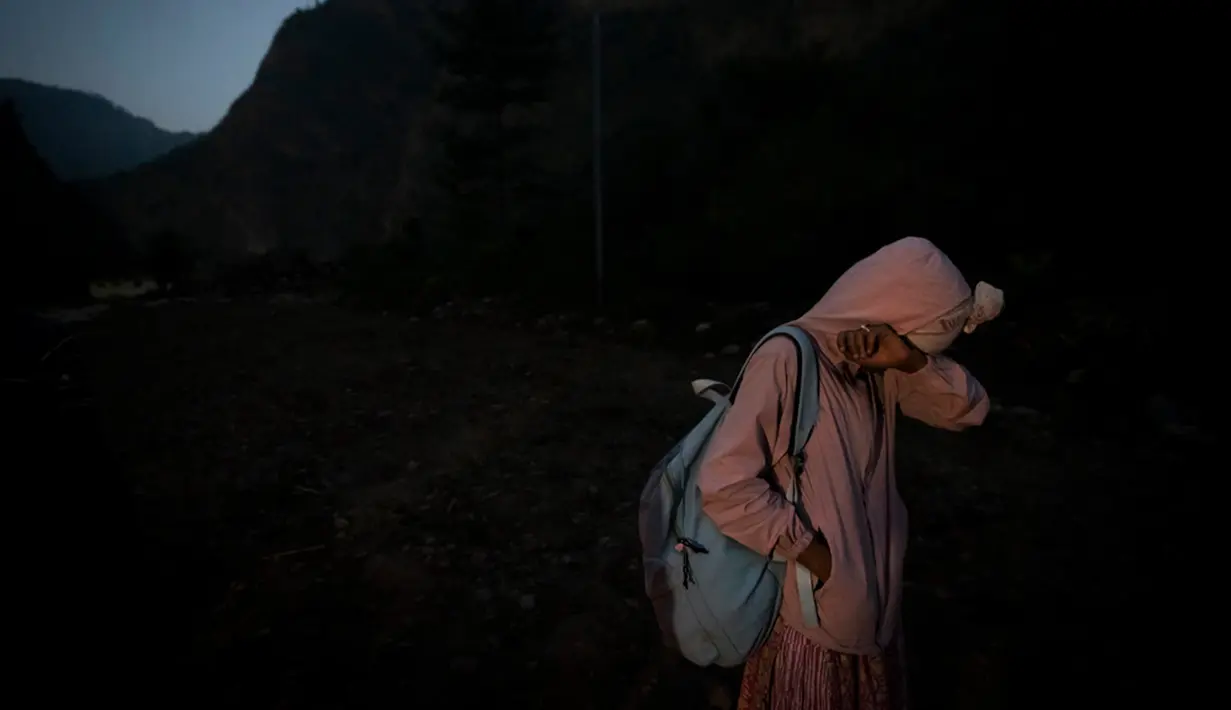 Korban tewas gempa magnitudo 6,4 di Jajarkot, Nepal, betambah menjadi 157 orang. Gempa tersebut mengguncang wilayah tersebut pada Jumat (3/11). (AP Photo/Niranjan Shrestha)