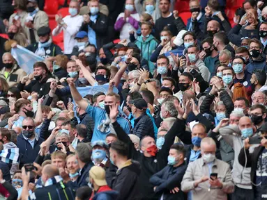 Sebanyak 8.000 fans menonton langsung partai final Carabo Cup antara Manchester City melawan Tottenham Hotspur di Wembley setelah Pemerintah Inggris resmi menyetujui laga ini sebagai acara tes resmi. (Foto: AFP/Pool/Carl Recine)