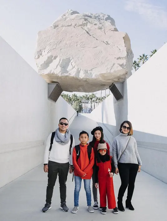 Nola mengungkapkan banyak perubahan menjadi lebih baik ketika dirinya resmi menikah. Tempat yang nyaman untuk mencurahkan isi hatinya. Bahkan, menjadi tergantung pada sang suami. (Instagram/baldynola)