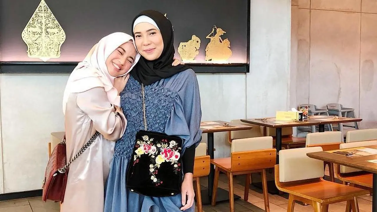 Fitri Tropica dan Chacha Frederica