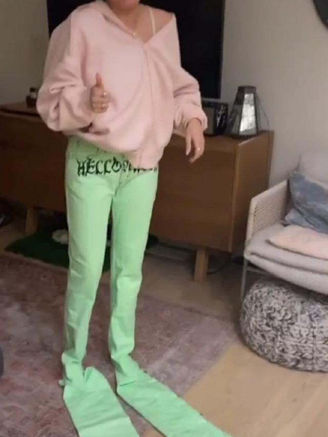 Beli Celana Online, Wanita Ini Kaget yang Datang Sepanjang 3 Meter