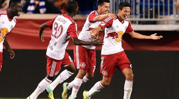 Sean Davis pesepak bola New York Red Bulls berusia 22 tahun mempermalukan Chelsa dengan dua gol yang dicetaknya.