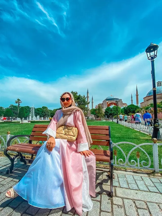 Gaya Outfit Ashanty Selama Liburan di Turki, Curi Perhatian. (Sumber: Instagram/ashanty_ash)