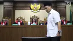 Bupati Lampung Tengah nonaktif, Mustafa saat menjalani sidang putusan di Pengadilan Tipikor, Jakarta, Senin (23/7). Mustafa dinyatakan bersalah dan dihukum tiga tahun penjara dan denda Rp 100 juta. (Liputan6.com/Helmi Fithriansyah)