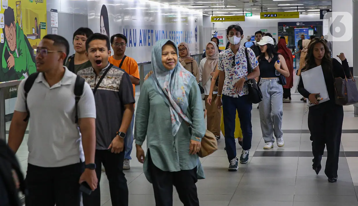 Gratisnya moda transportasi umum di Jakarta merupakan bentuk dukungan pesta perayaan pergantian tahun dari 2024 ke 2025. (Liputan6.com/Angga Yuniar)