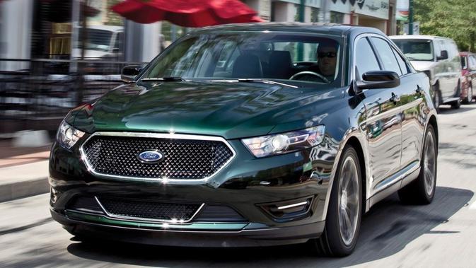 Ford Taurus SHO: Salah satu sedan 4 pintu Ford dengan performa sangat tinggi, memiliki tenaga di atas rata-rata.  Mesin yang digunakannya berkapasitas 3.500cc V6 biturbo bertenaga 365 hp dan torsi 474 Nm yang kemudian disalurkan ke empat roda.  Sedan berpenampilan sederhana ini mampu melaju dari 0 hingga 97 km/jam dalam 5,1 detik.  (Sumber: caranddriver.com)