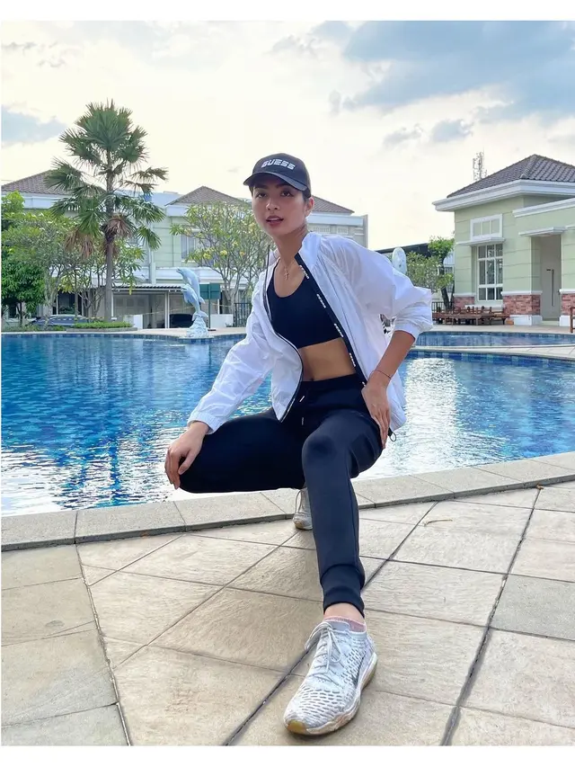 6 Potret Terbaru Liza Elly Mantan Istri Nicky Tirta, Body Goals Bak ABG