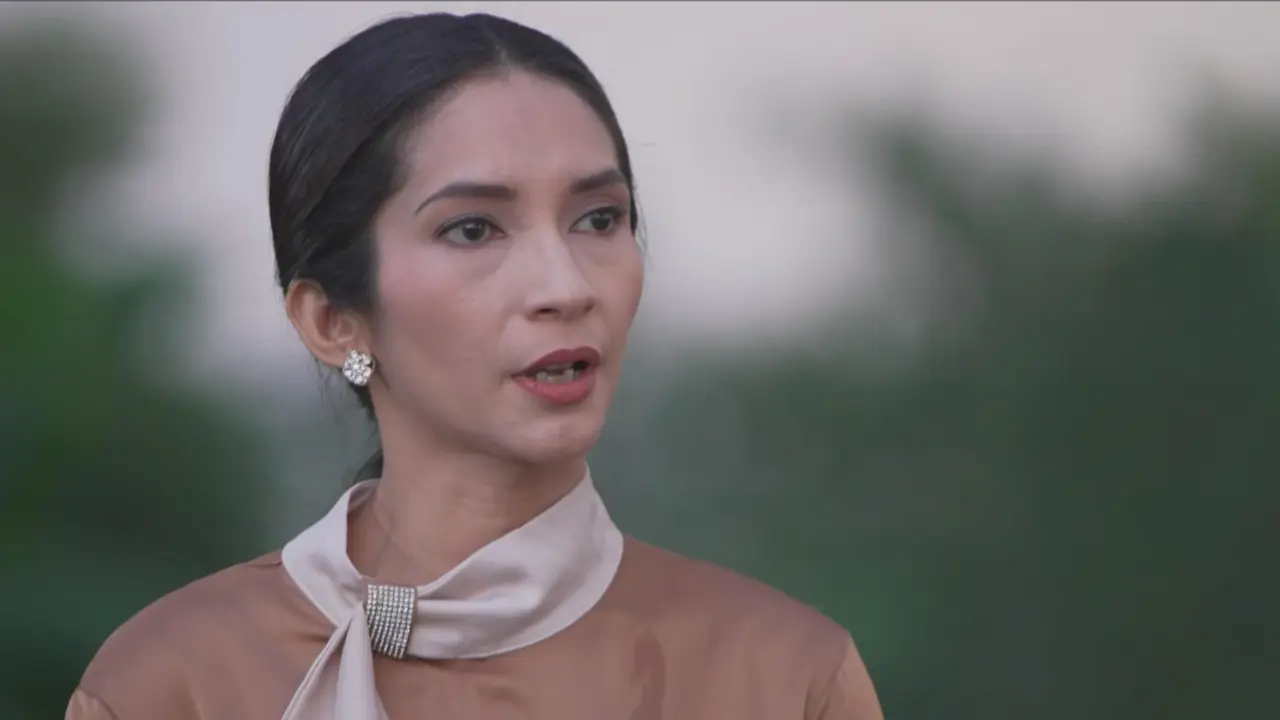 Di Antara Dua Cinta