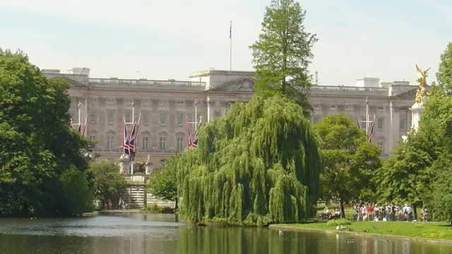 Asyiknya Nikmati Taman Tertua Berusia 500 Tahun di London