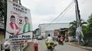 Alat peraga pasangan calon wali kota dan Wakil Wali kota Depok nimor urut dua, Idris dan Pradi masih banyak ditemui di jalan Tole Iskandar dan Jalan RTM Kelapa Dua, Depok, Senin (7/12). (Liputan6.com/Yoppy Renato)
