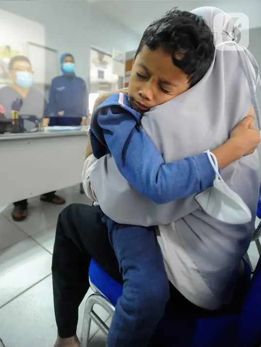 <p>ISPA dapat menimbulkan berbagai gejala, sehingga cara pasti untuk mendiagnosisnya adalah dengan memeriksakan diri ke dokter. (merdeka.com/Arie Basuki)</p>
