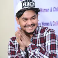 Setelah 10 hari menginap di rumah sakit, Aldilla Jelita sudah diperbolehkan pulang oleh dokter yang menangani. Indra Bekti bersyukur, kondisi bayi dalam kandungan dan istri dalam kondisi baik. (Adrian Putra/Bintang.com)