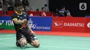 Pebulutangkis Indonesia, Shesar Hiren Rhustavito saat melawan Kidambi Srikanth (India) pada babak pertama tunggal putera Indonesia Masters 2020 di Istora GBK, Jakarta, Rabu (15/1/2020). Shesar Hiren Rhustavito unggul 18-21 21-12 21-14. (Liputan6.com/Helmi Fithriansyah)