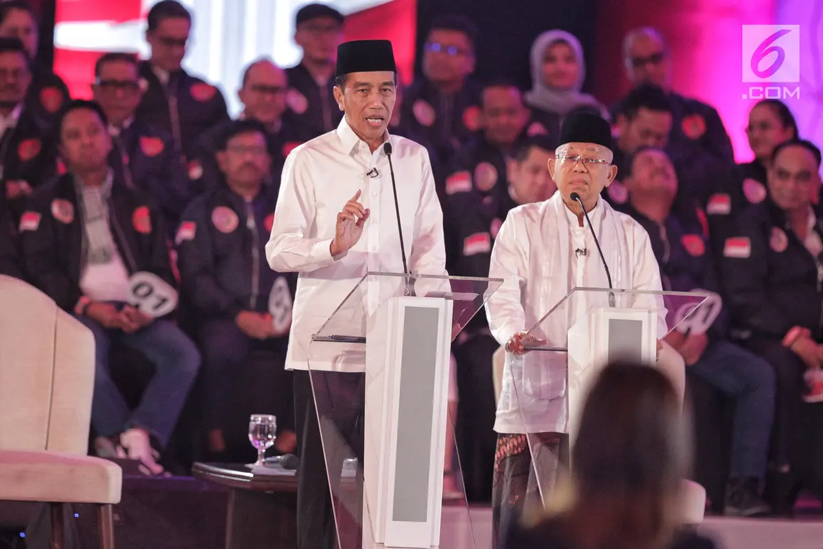Ekspresi Jokowi - Ma'ruf Amin Saat Mengikuti Debat Perdana