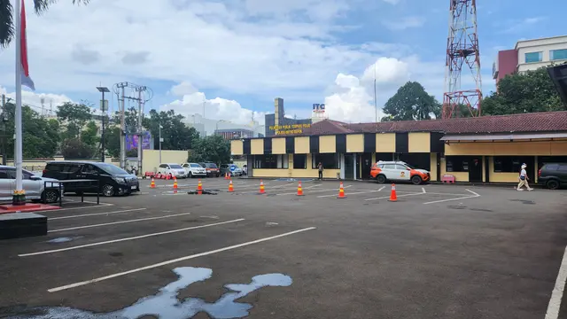 Polres Metro Depok yang berada di jalan Raya Margonda, Depok.