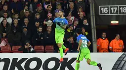 Pemain Inter Milan, Mauro Icardi, merayakan gol yang dicetaknya ke gawang Southampton pada laga Grup K Liga Europa di Stadion St Mary's, Jumat (4/11/2016) dini hari WIB. (AFP/Glyn Kirk)