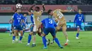 Pemain Dewa United, Alexis Messidoro, mencetak gol melalui tandukan kepala ke gawang Tainan City FC pada matchday kedua Grup E AFC Challenge League 2025/2026 di Stadion Indomilk Arena, Rabu (29/10/2025) malam WIB. (Bola.com/M Iqbal Ichsan)
