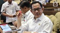 Menteri Dalam Negeri Tito Karnavian saat Rapat Kerja dengan Komisi II DPR di Kompleks Parlemen, Senayan, Jakarta, Selasa (26/2/2020). Rapat tersebut membahas berbagai isu, di antaranya Pilkada 2020 dan pengamanan kontingen PON selama berada di Papua. (Liputan6.com/Johan Tallo)