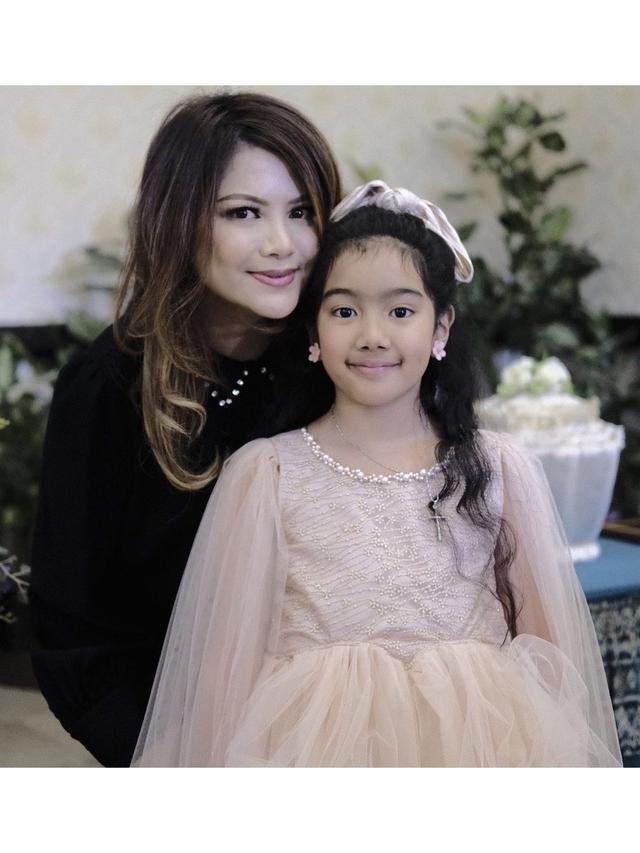 6 Potret Kedekatan Wina Natalia dan Leticia Anak Sheila Marcia, Akrab Sedari Dulu