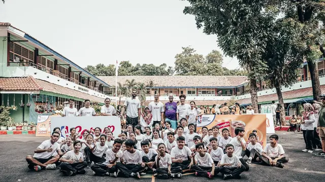 Marques Bolden dan Grant Williams Latih 40 Anak Muda Indonesia di Klinik NBA Cares