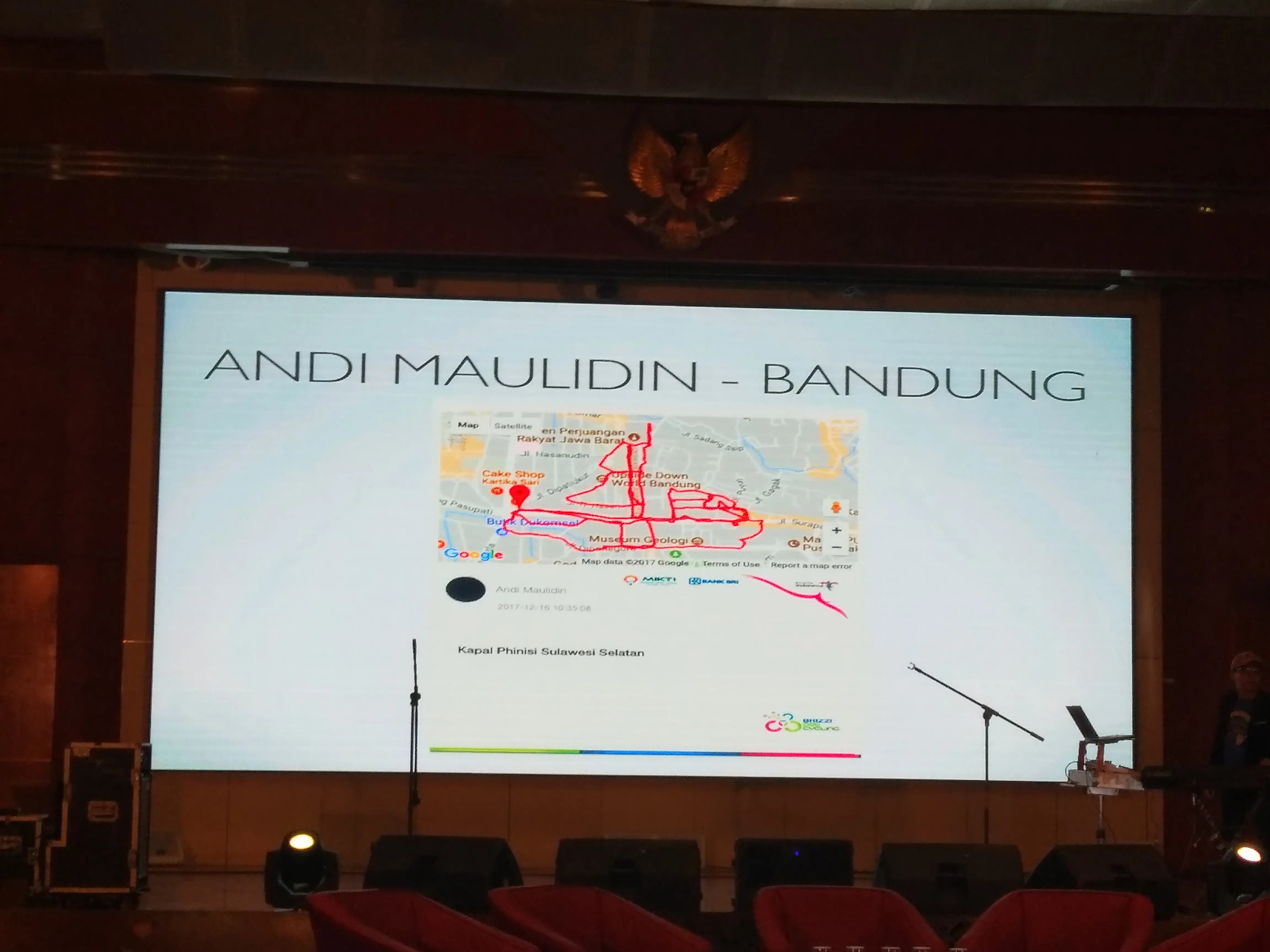 Peserta asal Bandung, Andi Maulidin, menjadi pemenang BRIZZI Artcycling setelah menempuh rute yang membentuk kapal Phinisi. (kemenpar)