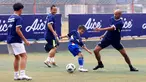 Legenda Timnas Indonesia,Elie Aiboy, bermain sepak bola bersama anak-anak SSB pada acara Dukung Generasi Emas Sepak Bola Indonesia bersama Aice di Pancoran Soccer Field, Jakarta Selatan, Selasa (25/7/2023). (Bola.com/M Iqbal Ichsan)