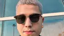 Selfie pakai kacamata hitam, penampilan bintang sinetron Ikatan Cinta ini makin keren. Meski sudah menikah dan menginjak usia kepala tiga, tak dipungkiri jika Rendi Jhon tetap awet muda. Perannya sebagai Reno di sinetron Cinta Berakhir Bahagia melekat, netizen masih memanggilnya sebagai Reno. Hal tersebut terlihat dari komentar yang dibubuhkan di kolom komentar unggahan terbarunya. (Liputan6.com/IG/@rendijhonpratama)