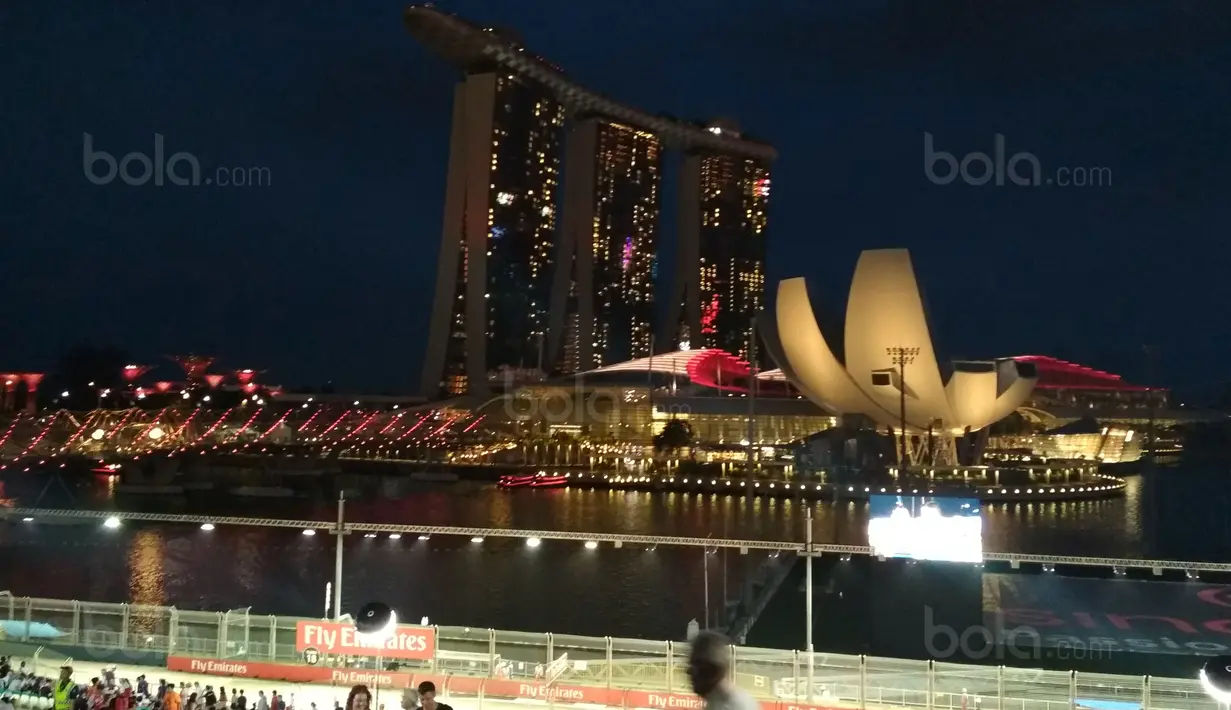 Suasana Marina Bay jelang balapan F1 GP Singapura, (17/9/2017). Lewis Hamilton menjadi juara pada F1 GP Singapura . (Bola.com/Wirawan Kusuma)