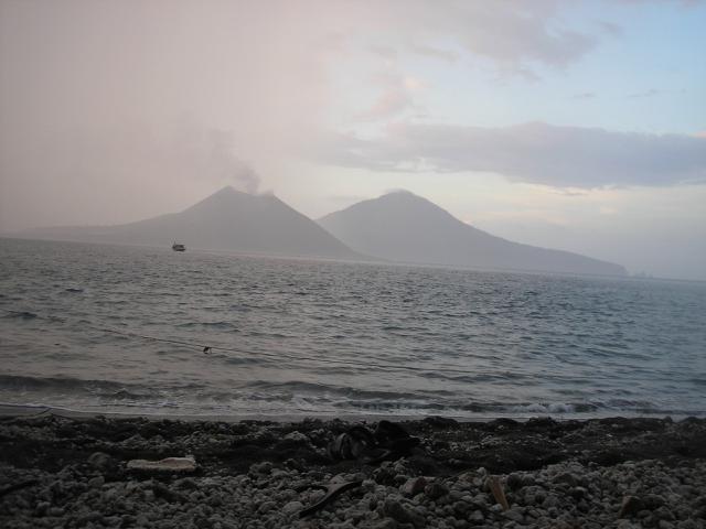 7. Gunung Anak Krakatau