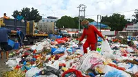 Tumpukan sampah di Pekanbaru yang belum teratasi sejak awal tahun lalu. (Liputan6.com/M Syukur)
