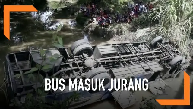 Bus Penumpang PO Sugeng Rahayu masuk ke dalam jurang sedalam 7 meter, akibatnya 2 penumpang tewas seketika. Bus tengah melaju membawa 15 orang penumpang sebelum masuk ke dalam jurang bus menabrak pagar pembatas jembatan