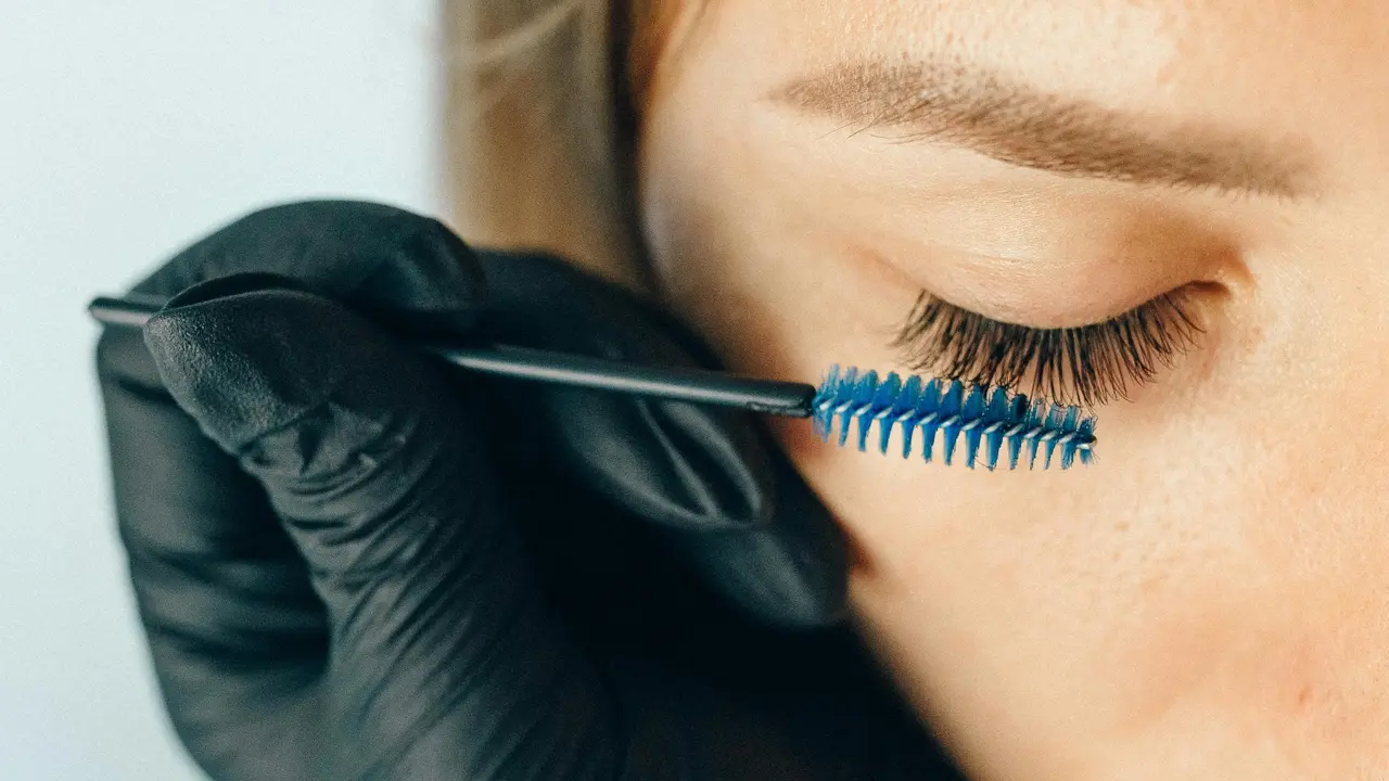 Manfaat Lash Serum dan Tips Perawatan Bulu Mata Agar Lebih Sehat (photo by pexels.com)