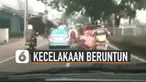 Terekam kamera petugas ambulans ketika sedang melewati jalanan terjadi kecelakaan motor beruntun.