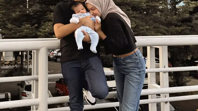 Melody Prima Tampilkan Wajah Anak Ketiga, Ini 5 Potret Manisnya Bersama Keluarga  (credit: instagram.com/melodyprima)