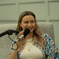 Kecerdasan linguistik meliputi kepekaan dan kemahiran berbahasa. (Foto: Unsplash/Sebastian Pandelache)