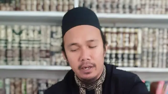 Pakar ilmu Al-Qur'an STAIN Meulaboh, Tabsyir Masykar tetap jadi guree aleh ba (guru alif ba) di Alue Peunyareng, Ujong Tanoh Darat Kabupaten Aceh Barat. (Foto: Kemenag)