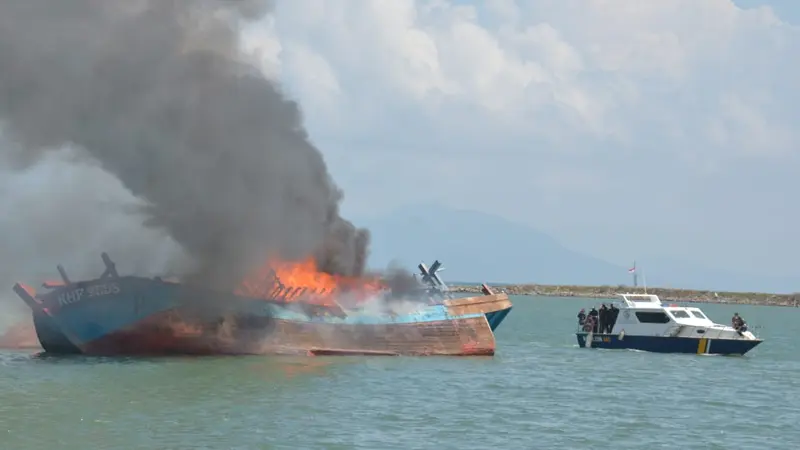 Kapal pencuri ikan.