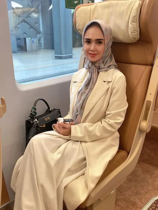 Kecantikan Yuni Shara saat mengenakan hijab pun dipuji oleh warganet. (Foto: Instagram/ yunishara36)