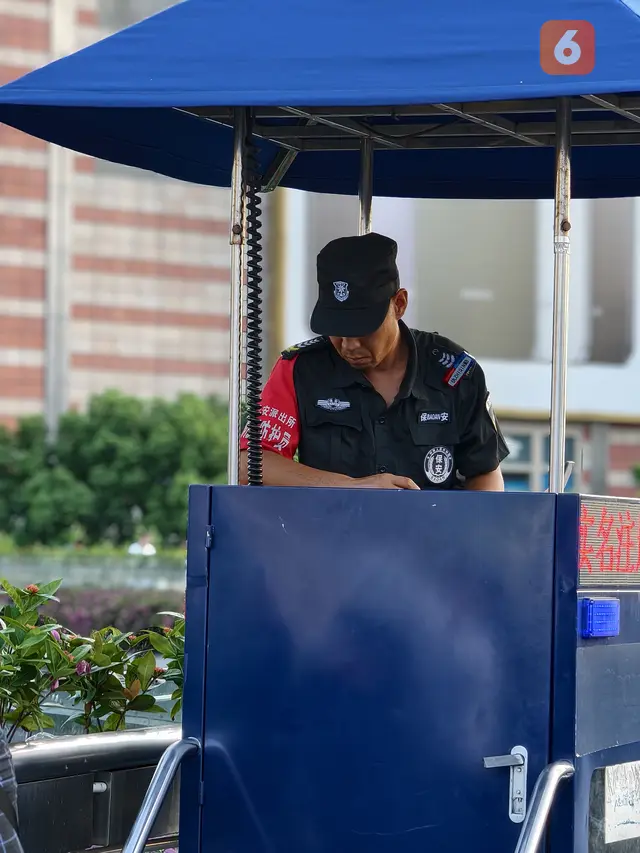 Keamanan Shanghai terjaga ketat, polisi sigap dan CCTV aktif di mana-mana, membuat wisatawan merasa aman menikmati kota modern ini. (Foto: Aditya Eka Prawira/Liputan6.com)